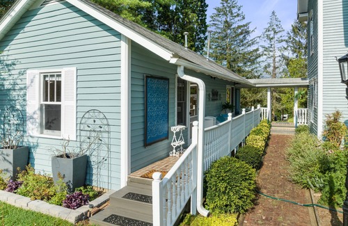 Weaverville Apartamento | The Forest Studio provides a combination of modern amenities and convenience