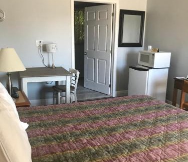 Sarnia Hotel | The Gables Inn