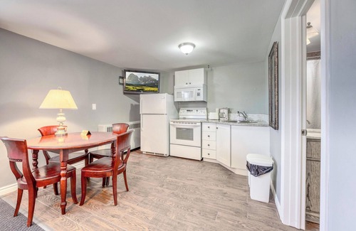 Sarnia Hotel | The Gables inn