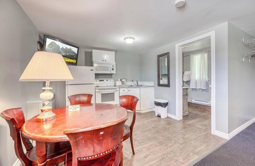 Sarnia Hotel | The Gables inn