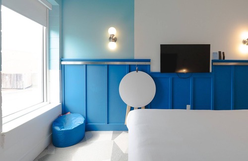 East Hill Hotel | The Gallatin 215, Colorful Boutique Hotel