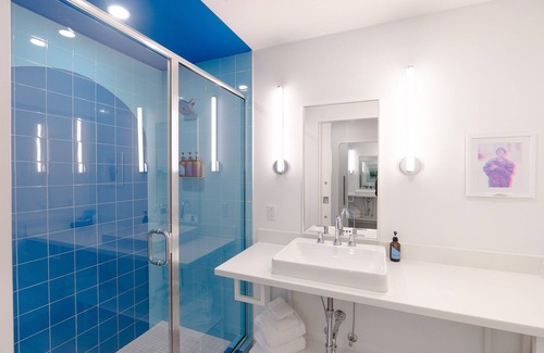 East Hill Hotel | The Gallatin 215, Colorful Boutique Hotel