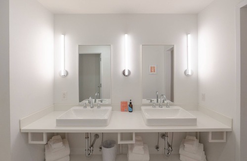 East Hill Hotel | The Gallatin, Queen 112, Gives Back to Community!