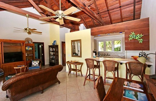 English Harbour Villa | Villa Perfectamente Ubicada, Piscina, 2 Habitaciones + Apartamento, A / C, WIFI, Pigeon Point.
