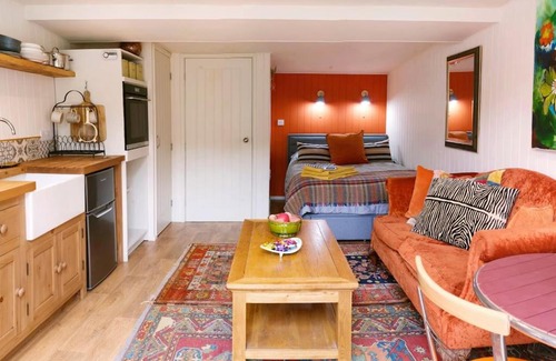 Knighton Casa | The Garden Room