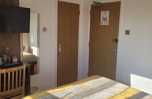 Horley Casa | The Gatwick White House Hotel