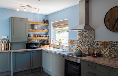 Whitley Bay Cabaña | THE GEORGE, pet friendly, country holiday cottage in Whitley Bay