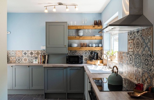 Whitley Bay Cabaña | THE GEORGE, pet friendly, country holiday cottage in Whitley Bay