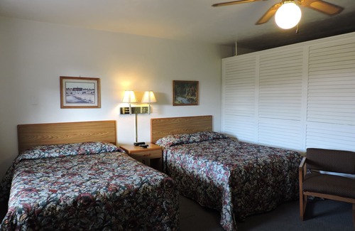 New Paris Hotel | The Golden Inn