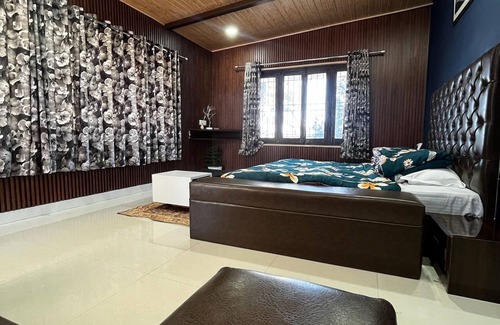 Champawat Hotel | The Golden Leaves Cafe And Cottages