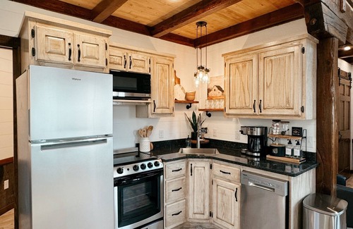 Seymour Cabina | The Grainery is a cozy farm stay, nestled in the Ozark hills