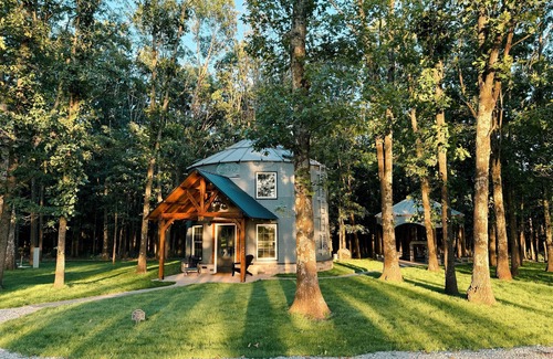 Seymour Cabina | The Grainery is a cozy farm stay, nestled in the Ozark hills