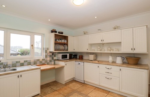 Llanvair Kilgeddin Cabaña | THE GRANARY, pet friendly, with a garden in Monmouth