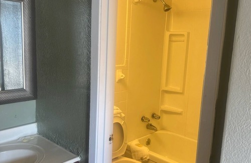 Louisville Hotel | The Grand Motel Inn and Suite Louisville