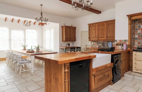 Flamborough Cabaña | THE GRANGE, pet friendly, character holiday cottage in Flamborough