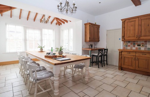 Flamborough Cabaña | THE GRANGE, pet friendly, character holiday cottage in Flamborough