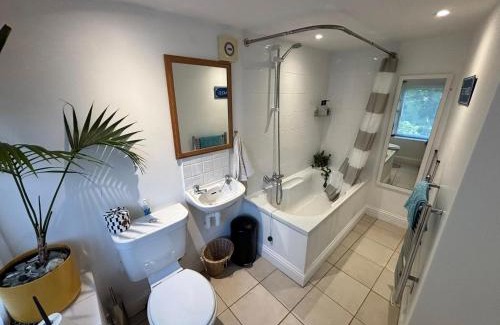 Saint Mary Casa | The Guest Room at Champs Cottage