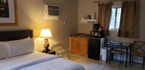 Hot Springs Hotel | The Happy Hollow