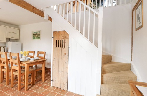 Haddiscoe Casa | THE HAYLOFT, romantic, country holiday cottage in Haddiscoe