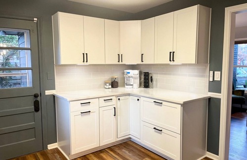 Greensboro Casa | The Hendrix Convenient, cozy, updated 3 bedroom ranch