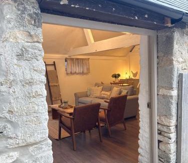 Lechlade Casa | The Henloft Cotswolds Farm Stay With Pool