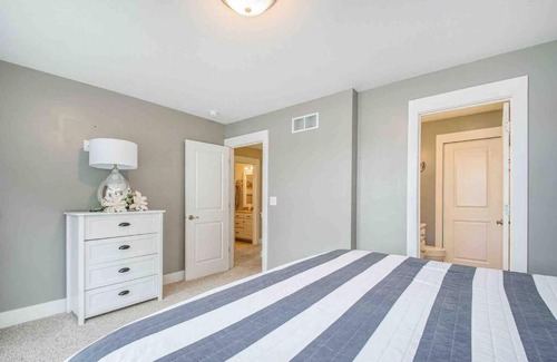 Brimfield Villa | The Heron House-On The Lake!