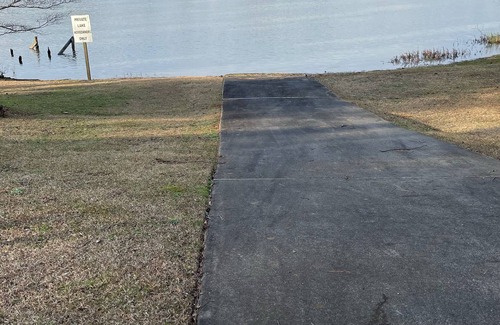 Hampton Casa | The Hidden Lake Oasis