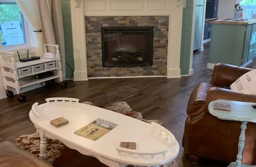 Shirley Casa | The Hilltop Hideaway, Lake and River Fun!