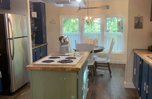 Shirley Casa | The Hilltop Hideaway, Lake and River Fun!