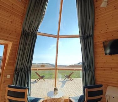 Akoursos Chalet De Esquí | The Hive