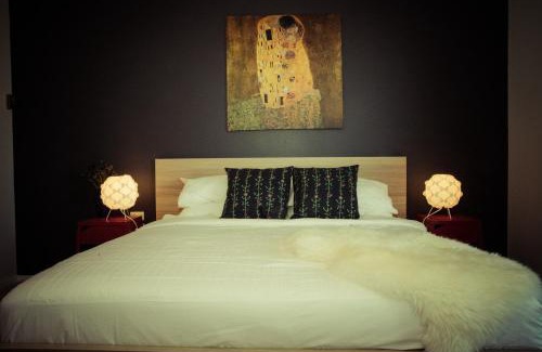 Kingston Casa | The Hobart Entrance