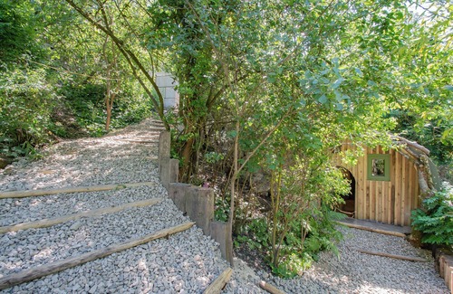 Edenfield Cabina | The Hobbit House in The Dell, Edenfield