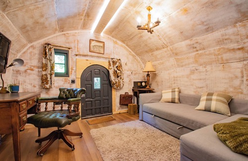 Edenfield Cabina | The Hobbit House in The Dell, Edenfield