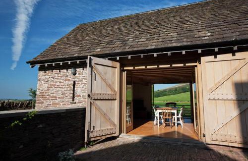 Westbrook Court Casa | The House In The Hills