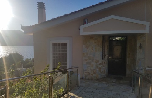 Skroponeria Apartamento | La casa está situada en la playa y está a solo 1 minuto a pie.