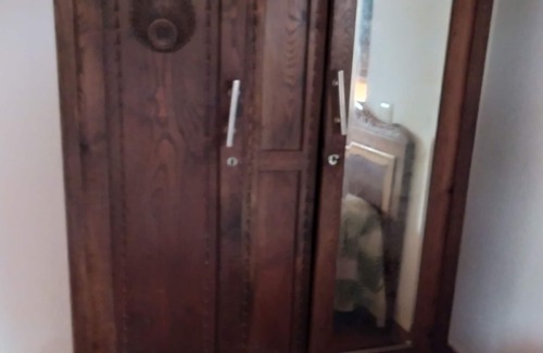 Peruyes Otro | The house offers space for 8 people (4 bedrooms, dining room, living room,