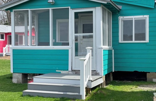 Canadohta Lake Cabaña | The Hummingbird rustic lakefront cottage at The Pier at Canadohta Lake sleeps 7!