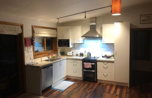 Abels Bay Apartamento | The Hut; simple, close to coast and bush, low impact, warm and comfortable