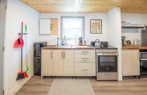 Fenelon Falls Casa | “The Hydrus” cozy 2 bedroom cottage