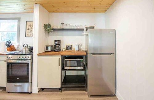 Fenelon Falls Casa | “The Hydrus” cozy 2 bedroom cottage