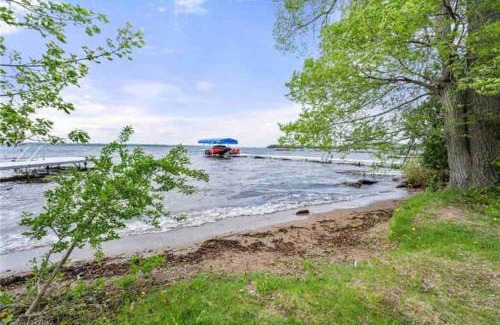 Fenelon Falls Casa | “The Hydrus” cozy 2 bedroom cottage