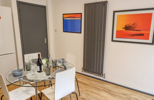 Lincoln Cabaña | THE IMP'S PAD, pet friendly in Lincoln