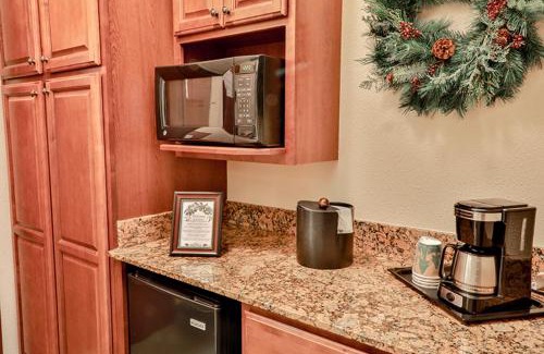 Pigeon Forge Hotel | The Inn at Christmas Place