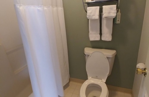 Houghton Hotel | The Inn At Houghton Creek