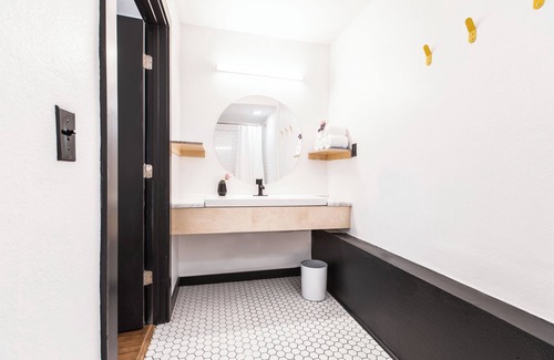 Berry Hill Hotel | The Iris Motel - Queen Room