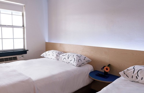 Berry Hill Hotel | The Iris Motel - Queen Room