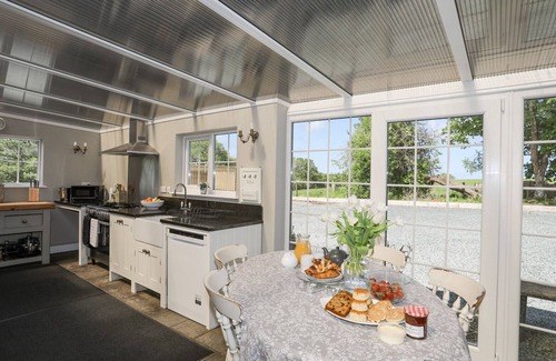 Garn Fadryn Casa | THE KEEPERS LODGE, pet friendly, character holiday cottage in Nefyn