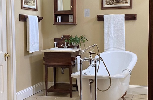 Kimberley Hotel | The Kimberley Club Guesthouse