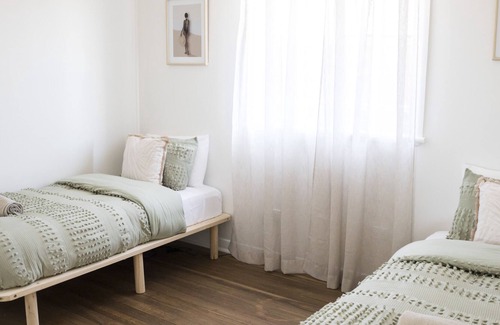 Belmont Casa | "The Lagoon House" between the beach & the lake