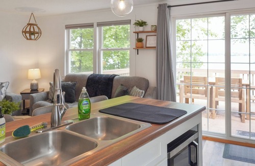 Alexandria Casa | The Lake House at Darling Shores